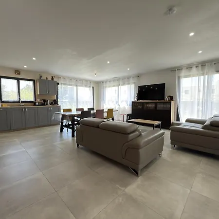 Sublime Neuve Proche De La Villa